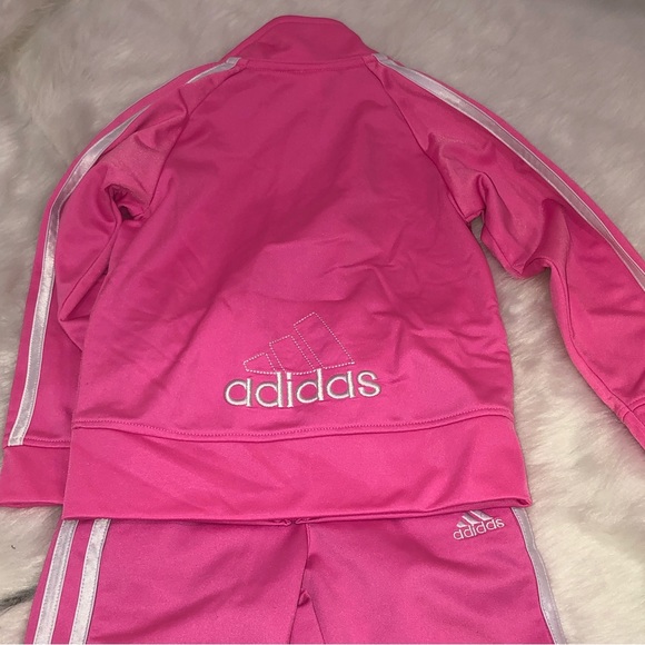 Girls’ size 4 Adidas classic tracksuit - Picture 5 of 10